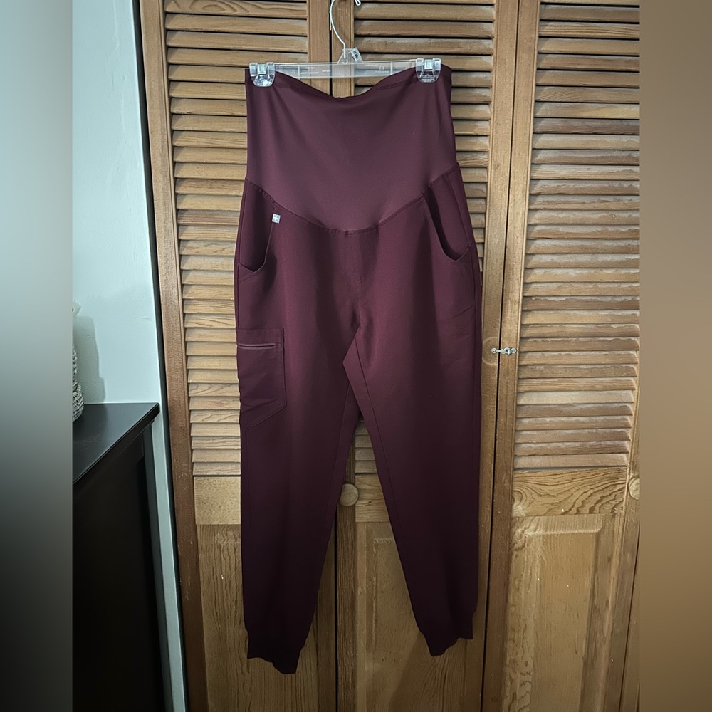 Maternity FIGS Jogger Scrub pants, small petite